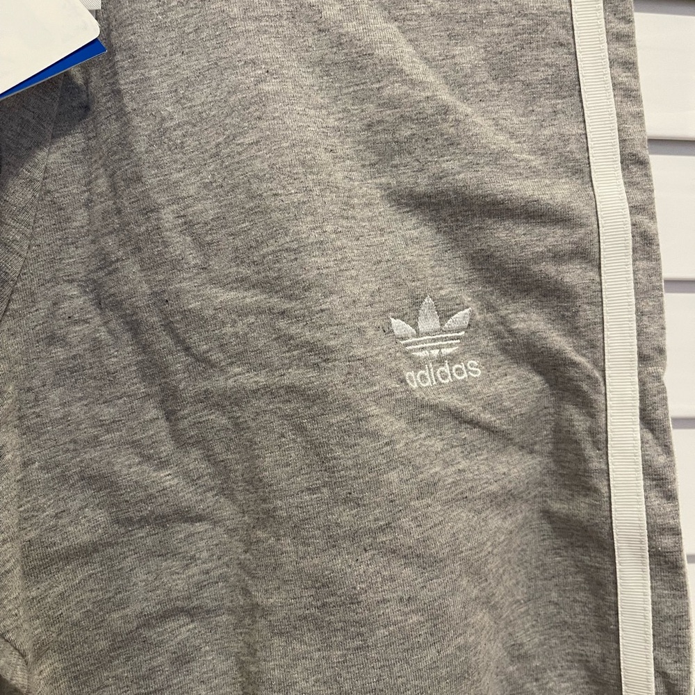 NWT ADIDAS Women's Essentials 3-stripe leggings in grey heather/white, S - Picture 6 of 7